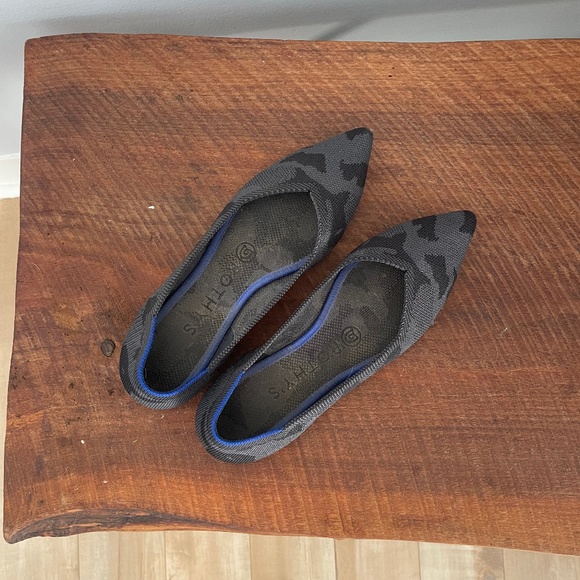 Moving abroad $70 OBO - Rothy’s Point flat in black camo size 6.5 - Picture 1 of 3